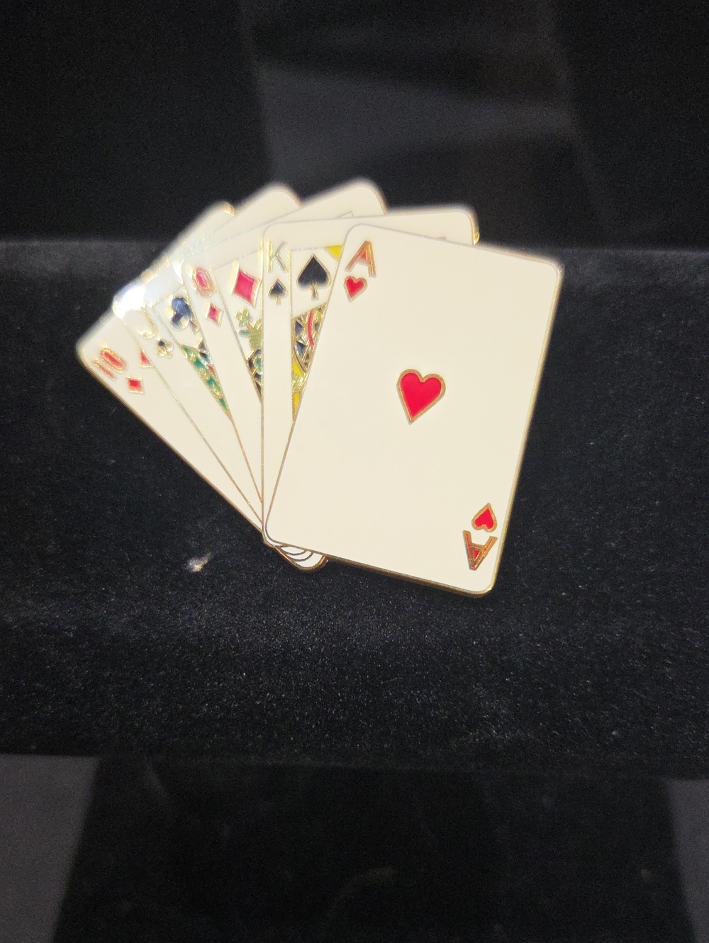 HAND OF PLAYING CARDS BROOCH